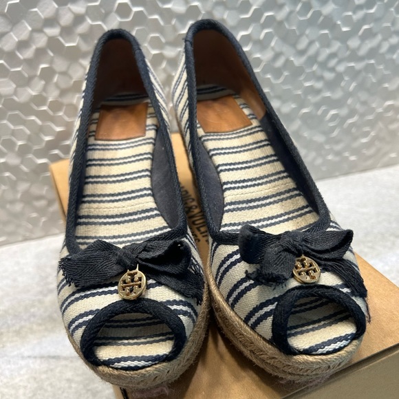 TORY BURCH NAVY ESPADRILLE WEDGE SIZE 8.5 - Picture 1 of 3